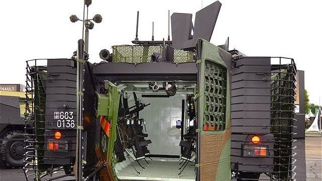 System antysnajperski SLATE zamontowany na pojeździe VAB francuskich wojsk lądowych – fot. 3.bp.blogspot.com
