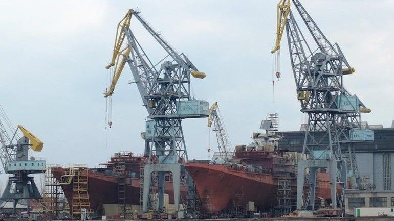 Rosyjskie fregaty proj. 11356 podczas budowy w stoczni Jantar. Fot. Defence24.pl