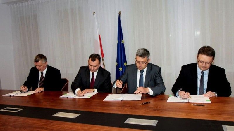 Podpisanie umowy wniesienia spółek Skarbu Państwa do PGZ. Fot. chor. Artur Zakrzewski/DPI MON.
