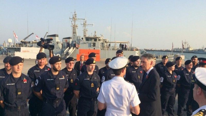 Brytyjski minister spraw zagranicznych Philip Hammond podczas uroczystego rozpoczęcia prac nad bazą morską w Bahrajnie – fot. Twitter/Foreign Secretary Philip Hammond/Crown Copyright.