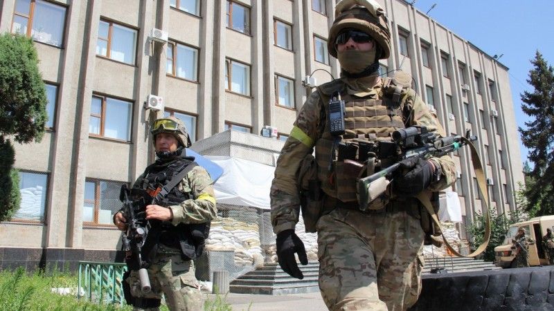 Ukraińscy żołnierze broniący terminala w Doniecku zostali nazwani "cyborgami". Na zdjęciu wojskowi w zdobytym Słowiańsku. Fot. mil.gov.ua.