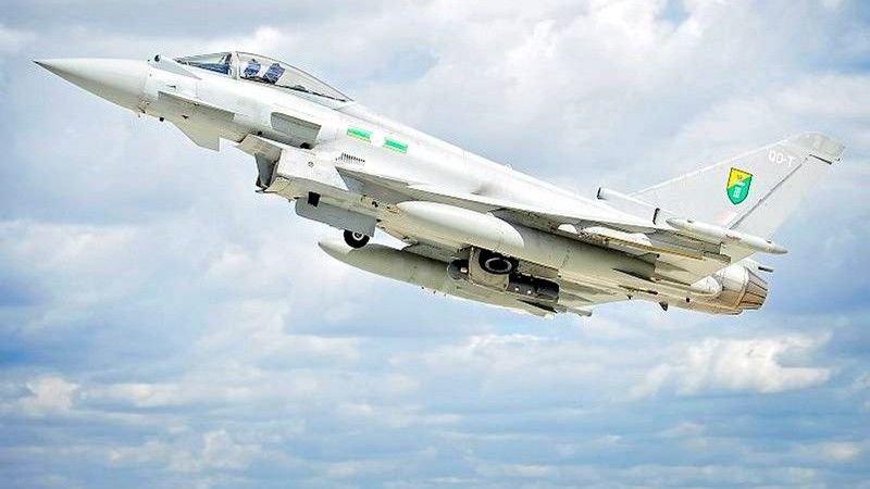 W ramach zapowiedzianego przez Davida Camerona pakietu inwestycji środki finansowe zostaną przeznaczone między innymi na wyposażenie samolotów Eurofighter Typhoon w radiolokatory ze skanowaniem elektronicznym (AESA). Większość inwestycji będzie jednak realizowana w obszarach związanych głównie z zagrożeniami o charakterze niekonwencjonalnym, jak terroryzm. Fot. MoD UK/SAC Helen Farrer/Crown Copyright.