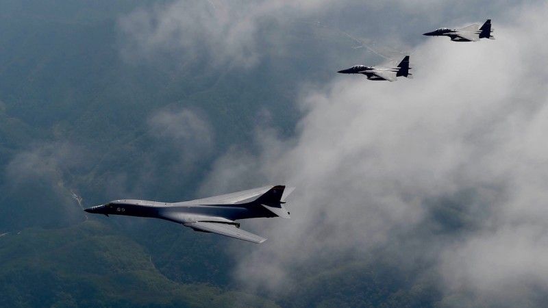 Formacja B-1B, F-35B i F-15K nad Koreą Południową - fot. Japan Air Self-Defence Force