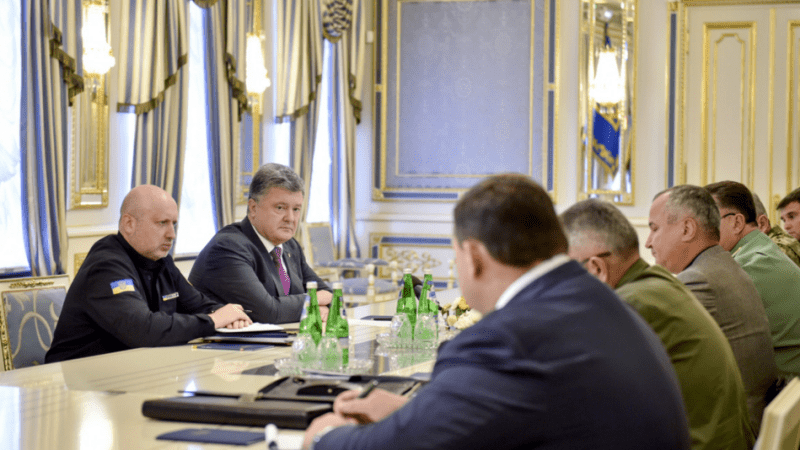 Poroszenko wzmocnia gotowość sił w pobliżu Krymu i w Donbasie. Fot: president.gov.ua