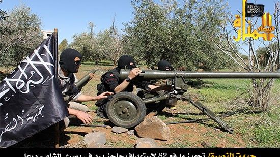 Członkowie an-Nusry przygotowują się do strzału z armaty kalibru 82 mm w Dera - fot. brown-moses.blogspot.com