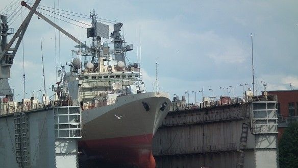 Fregata Trikand w doku pływającym stoczni Jantar w Kaliningradzie (fot. Andrzej Nitka)