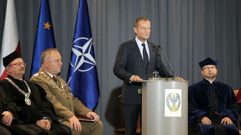 Premier Donald Tusk podczas przemówienia w AON - fot. Maciej Nędzyński/MON
