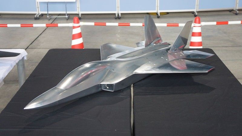Niedawno Japończycy zaprezentowali samolot doświadczalny ATD-X, który ma być użyty w ambitnym programie budowy myśliwca Mitsubishi F-3. Fot. Wikipedia/CC3.0