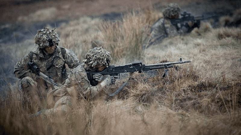 Brytyjscy żołnierze w czasie ćwiczeń. Fot. MoD UK/Crown Copyright.