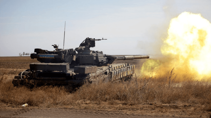 Podstawowe "pancerne" wyposażenie Sił Zbrojnych i Gwardii Narodowej Ukrainy to czołgi T-64BW... / Fot. mil.gov.ua.