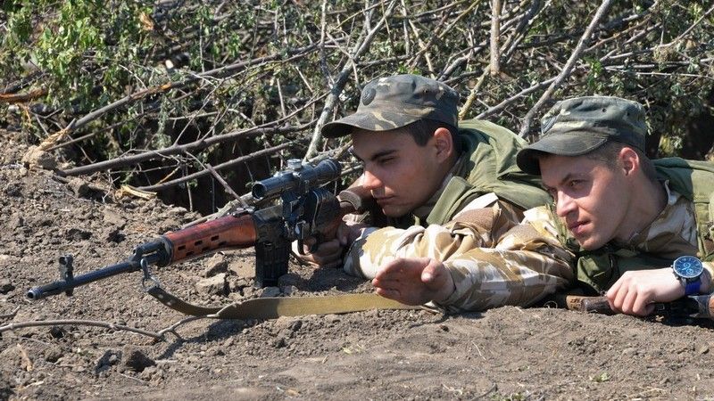 Szkolenie snajperów ukraińskiej armii. Jej jednostki biorą udział w walkach w okolicach Słowiańska. Fot. mil.gov.ua