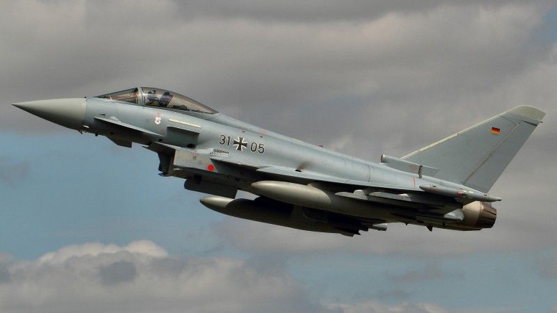 Niemcy zadeklarowali wysłanie myśliwców Eurofighter do wzmocnienia misji Baltic Air Policing, jednak według doniesień medialnych z kwietnia br. nie będą one uzbrojone. Fot. Airwolfhound/flickr/CC-BY-SA 2.0.
