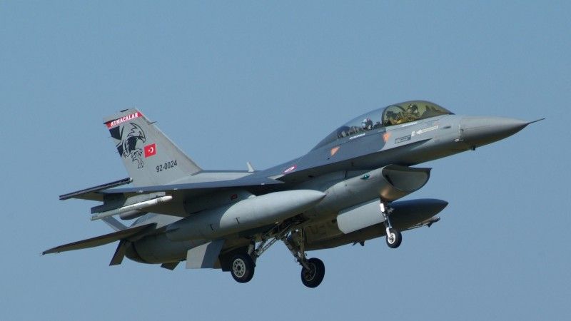 Modernizacja SZ Turcji jest przeprowadzana ze znacznym udziałem krajowego przemysłu obronnego, co wyraża się m.in. przez udział Turkish Aerospace Industries w montażu samolotów F-16. Fot. Jerry Gunner/flickr.