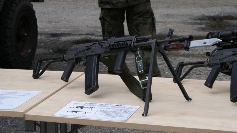 Bumar (zakłady Łucznik) dostarczą wojsku części zamienne do karabinków wz.96 Beryl (na zdjęciu) oraz pistoletów PM-84 Glauberyt - fot. Łukasz Pacholski