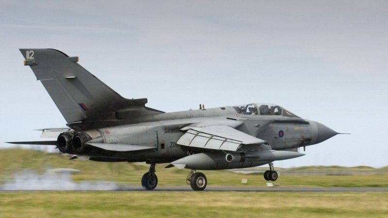 Obydwie rozformowane eskadry RAF były wyposażone w samoloty uderzeniowe Tornado GR.4, stopniowo wycofywane z uzbrojenia Royal Air Force. Fot. Ashley Shelley/flickr.