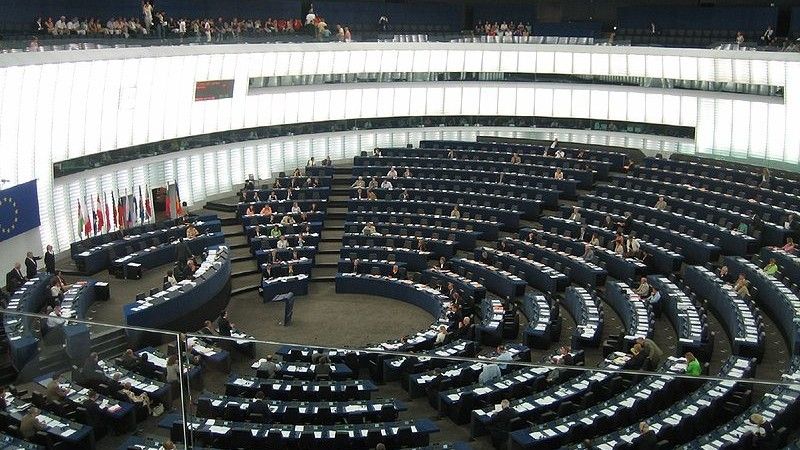 Sala obrad plenarnych Parlamentu Europejskiego w Strasburgu. Fot. Wikipedia