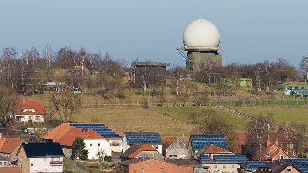 Niemcy zainstalowali w Auenhausen pierwszy radar dalekiego zasięgu GM 400 – fot. Wikimapia
