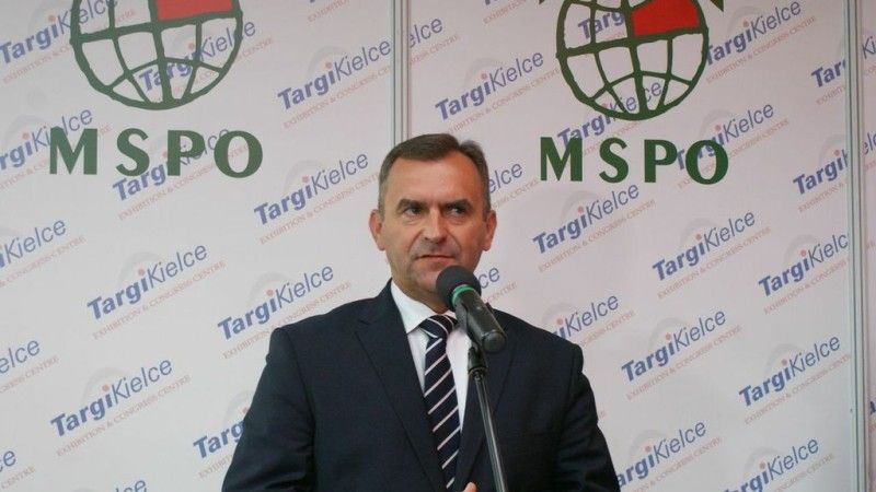 Włodzimierz Karpiński ogłasza docelowy model konsolidacji polskiej zbrojeniówki podczas ostatniego MSPO w Kielcach. Fot. Piotr Maciążek