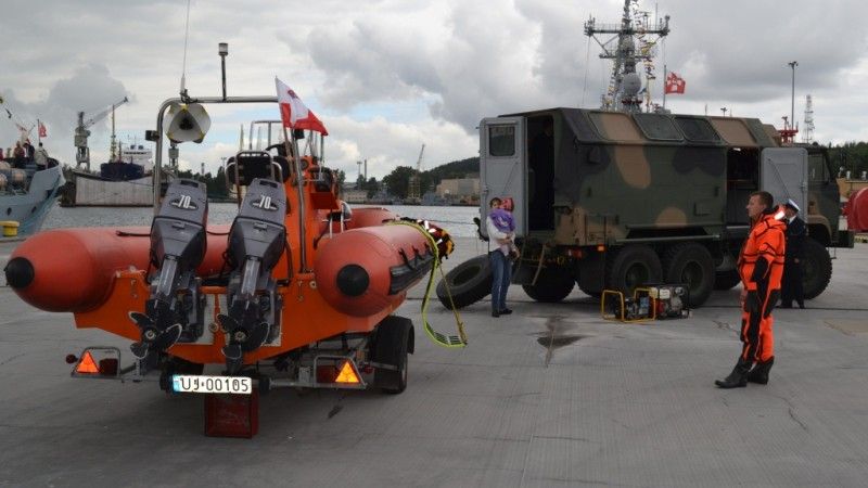 Nowy samochód wraz z łodzią motorową należące do Brzegowej Grupy Ratowniczej BGR 2 – fot. M.Dura