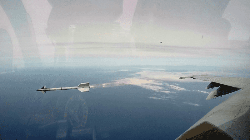 Ćwiczebne odpalenie pocisku AIM-9M Sidewinder z maszyny Super Hornet. Fot. Lt. Chris Pagenkopf