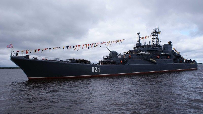 Duży okręt desantowy „Aleksander Otrakowskij” był bliski zatonięcia – fot. korabli.eu
