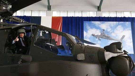 W obecności swojego prezydenta Tajwan przejął uroczyście pierwsze sześć śmigłowców AH-64E Apache – fot. focustaiwan.tw