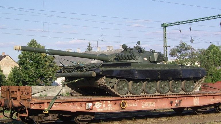"W charkowskiej fabryce czołgów na placu stoi 500 maszyn, lecz ich przestarzałe oprzyrządowanie sprawia, że w warunkach bojowych stałyby się dla załóg jeżdżącymi trumnami." Fot. Beroesz/Wikimedia Commons/CC-BY SA 3.0.