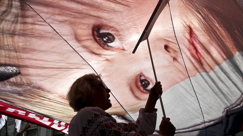 Obecne sondaże, plasujące Julię Tymoszenko na trzeciej pozycji, jako kandydatki na urząd prezydenta, mogą nie uwzględniać jej poparcia w regionach wiejskich i grupie starszych wyborców – różne ośrodki szacują, że niedoszacowanie może wynosić 5-10% głosów w wyborach. Fot. Flickr/Evgeniy Maloletka
