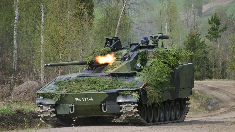 W opinii fińskiego prezydenta i zarazem zwierzchnika sił zbrojnych bieżące wydatki obronne Finlandii są na wystarczającym poziomie, ale należy zwiększyć nakłady na pozyskiwanie nowego sprzętu. Fot. Finnish Defence Forces.