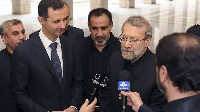 Prezydent Syrii Baszar al-Asad (po lewej) i speaker irańskiego Medżlesu Ali Larijani (po prawej) podczas konferencji w Damaszku - fot. AP