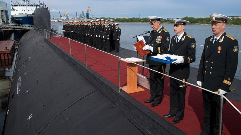 Podneisiono banderę na pierwszym okręcie typu Jasień „Siewierodwińsk”– fot. Oleg Kulieszow/multimedia.minoborony.rf