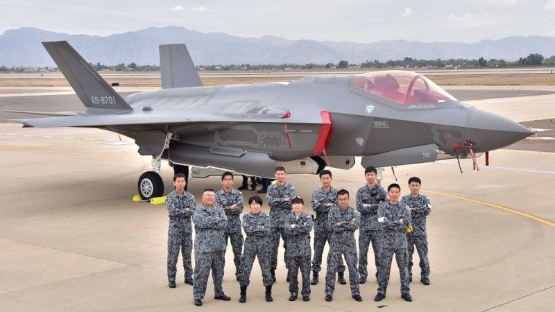 Pierwszy z egzemplarzy F-35A wyprodukowanych dla Japonii w USA podczas odbioru w bazie Luke. Fot. US Air Force - Tech. Sgt. Louis Vega Jr.