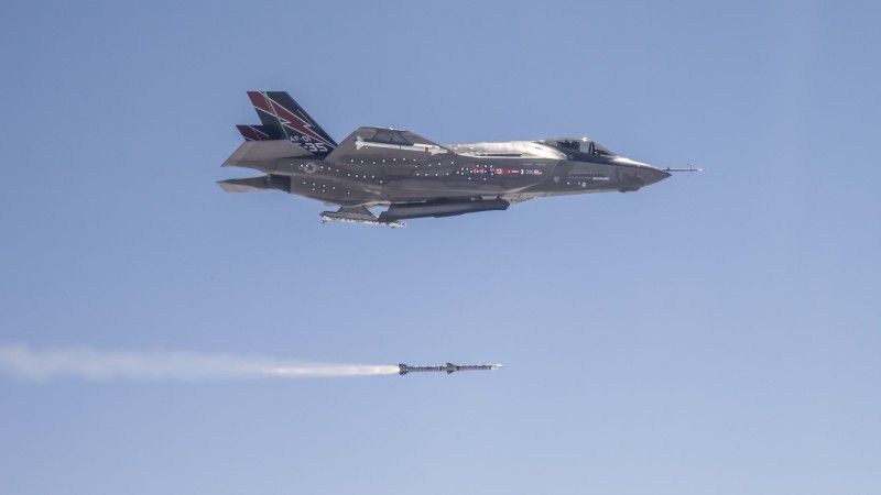 Pierwsze odpalenie do celu rakiety AMRAAM z pokładu samolotu F-35A – fot. Lockheed Martin