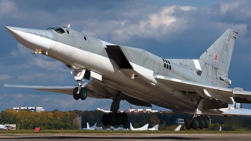 Bombowce Tu-22M3 nie podlegają ograniczeniom dotyczącym broni strategicznej, ale mogą być wykorzystane do ataku z użyciem broni jądrowej, także przeciwko państwom europejskim. Fot. Alex Beltyukov/Wikimedia Commons/CC-SA.