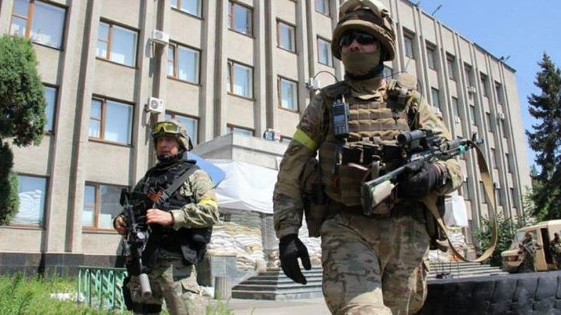 Siły ATO przed siedzibą władz w Słowiańsku - fot. ministerstwo obrony Ukrainy