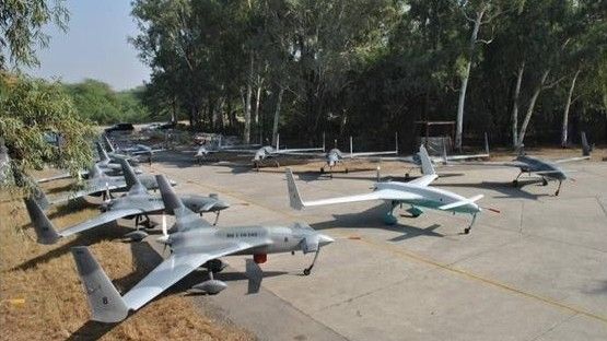 Pakistańskie drony Burraq są uzbrajane w rakiety naprowadzane laserem – fot. ISPR/Wikipedia