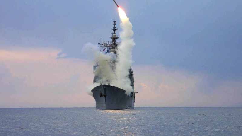 Koncern Raytheon opracował nową głowicę śledzącą dla rakiet manewrujących Tomahawk Block IV – fot. US Navy