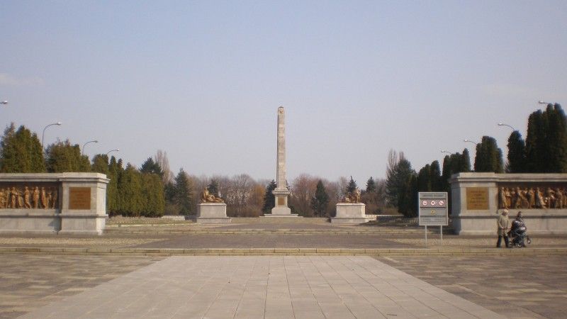 Pogrzeb żołnierzy radzieckich w Warszawie oczami Rosjan fot.warszawa.wikia.com