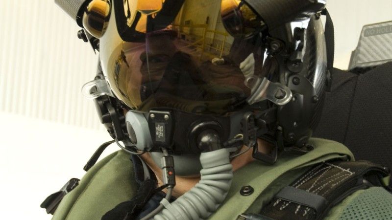 Biuro programu F-35 podjęło decyzję o skupieniu się jedynie nad jednym typem hełmu dla pilota rezygnując ze współpracy z koncernem BAE Systems – fot. Vision Systems International