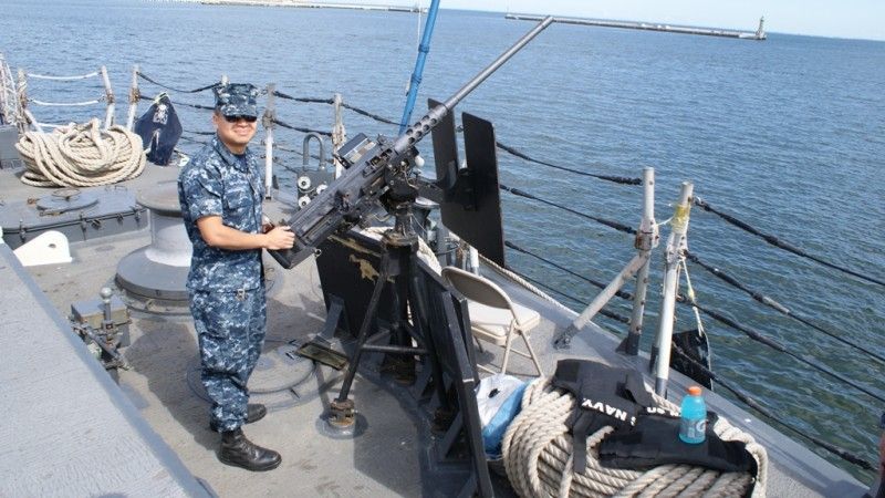 Amerykańskie procedury zakładają użycie broni maszynowej w rejonach obcych portów - fot. Łukasz Pacholski