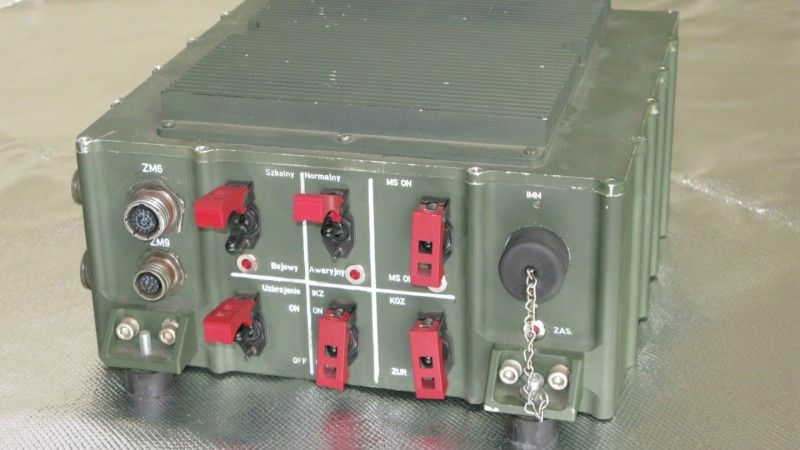 Sercem każdego z sześciu Przeciwlotniczych Zestawów Rakietowo- Artyleryjskich jest Sterownik Bezpieczeństwa: autonomiczne urządzenie elektroniczne, odpowiadające za kontrolę uzbrojenia. Fot. ZM Tarnów