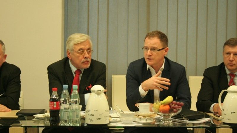 Prezes Bumaru Krzysztof Krystowski i szef Bumar Elektronika Ryszard Kardasz - fot. Maciej Szopa