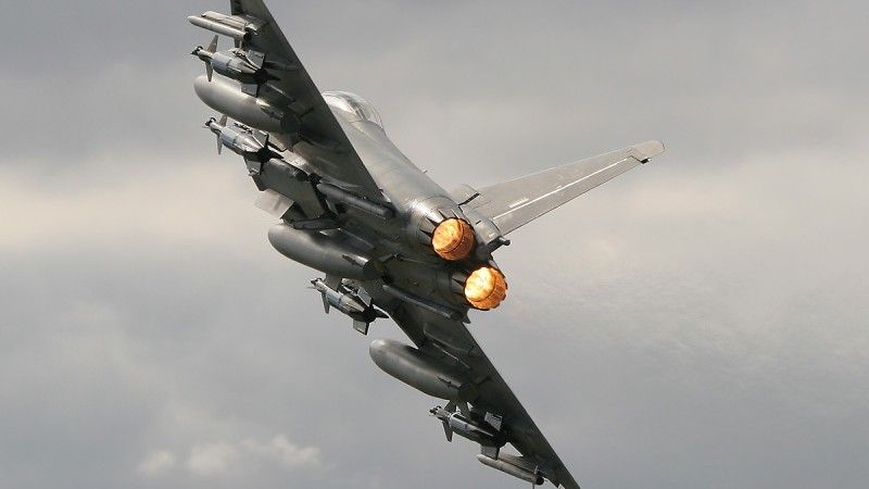 Myśliwiec Typhoon eskortował pakistański samolot pasażerski – fot. RAF
