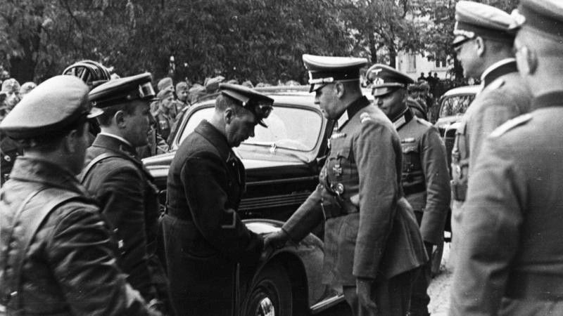 Spotkanie oficerów Wehrmachtu i Armii Czerwonej w Lublinie 1939 Fot: Bundesarchiv