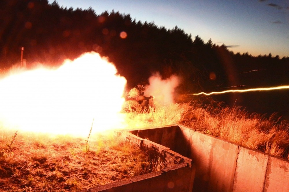 Nocne strzelanie z granatnika RPG-7 Fot: U. S. Army