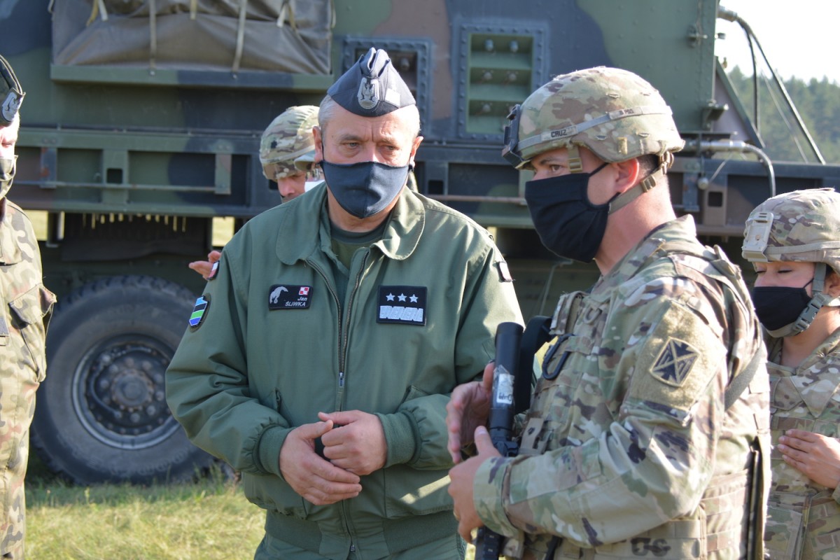 Generał broni Jan Śliwka (z lewej), fot. Fot. 3 BROP.