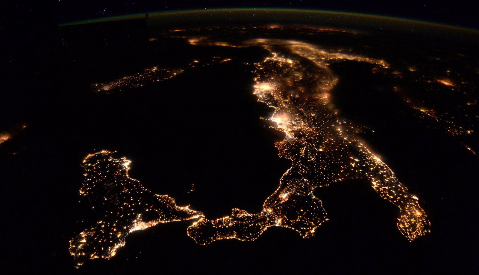 Włochy widziane z pokładu Międzynarodowej Stacji Kosmicznej. Fot. ESA [esa.int]