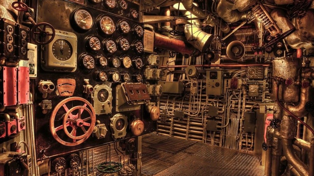 Battleship Engine Room / Fot. Gregory Butler / 17 Images / Pixabay