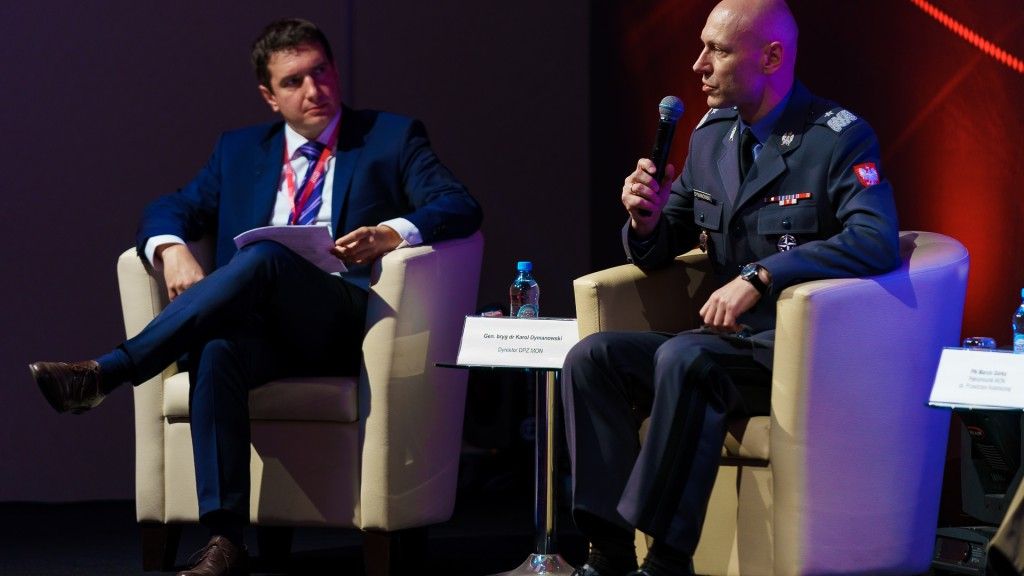 Gen. bryg. Karol Dymanowski (po prawej) podczas konferencji Defence24 DAY. Fot. Kreatyw Media/Defence24.pl