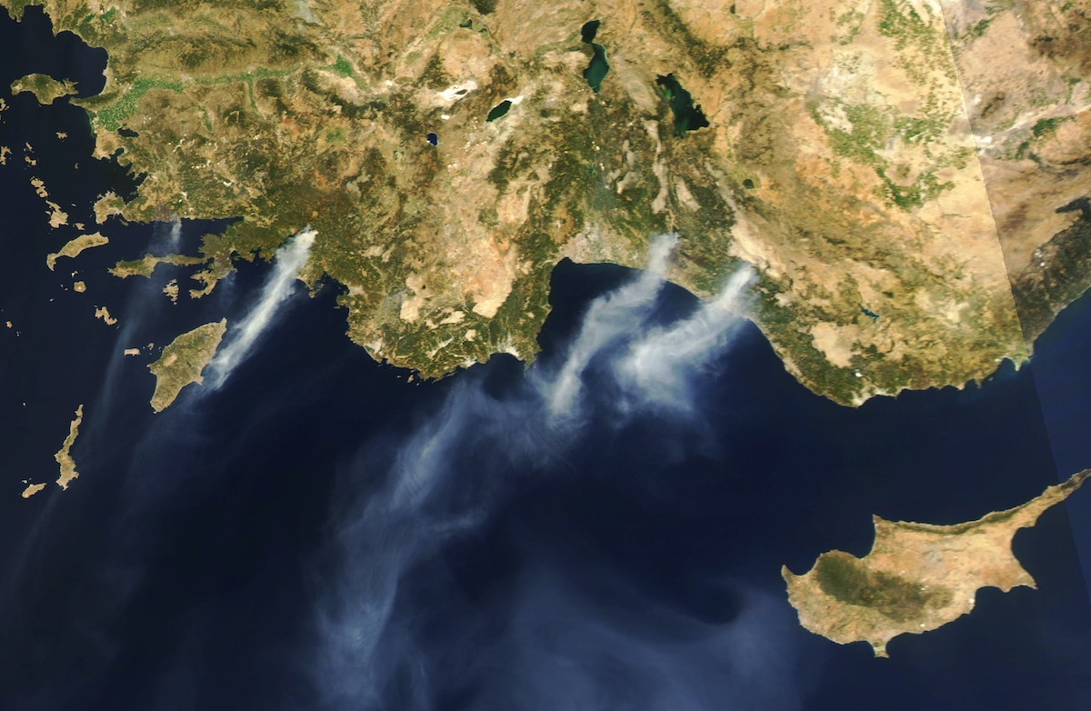 Pożary szalejące w Turcji - zobrazowanie wykonane 3 sierpnia br. kamerą satelity Aqua (MODIS). Fot. NASA [landsat.visibleearth.nasa.gov]